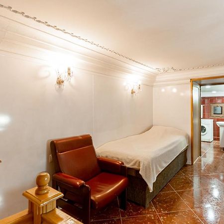 Rustaveli Downtown Aparthotel Тбилиси Екстериор снимка