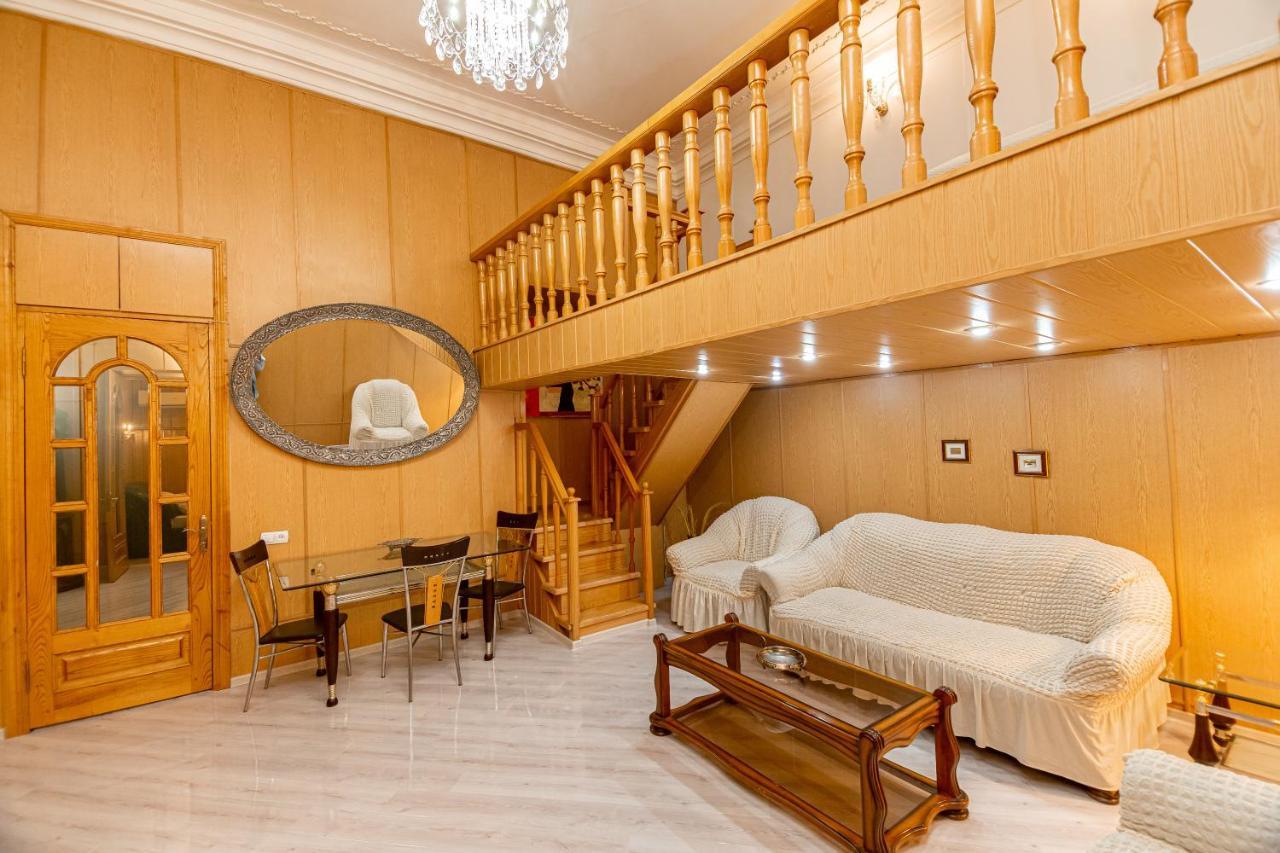 Rustaveli Downtown Aparthotel Тбилиси Екстериор снимка
